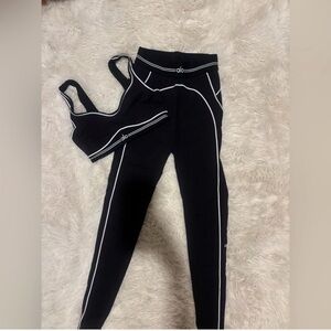 ALO Yoga Black and White Women's Leggings and Sports Bra
